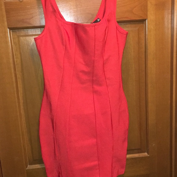 Missguided red bandage mini dress - Picture 3 of 4